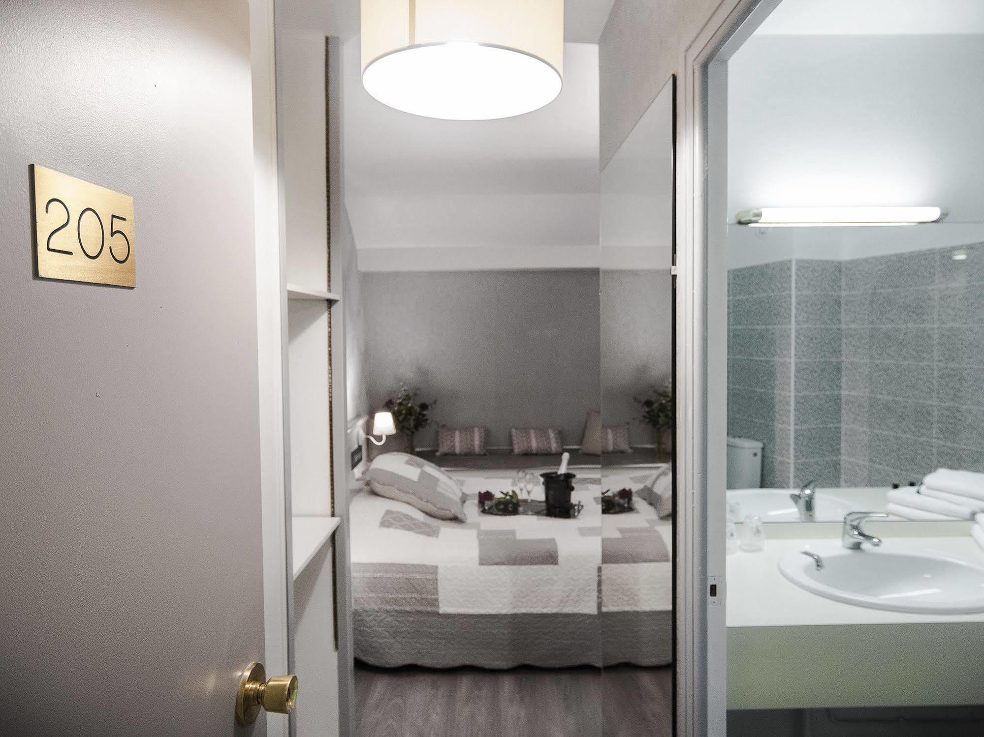 Hotel Le Chantereigne Les Noes-pres-Troyes Ngoại thất bức ảnh